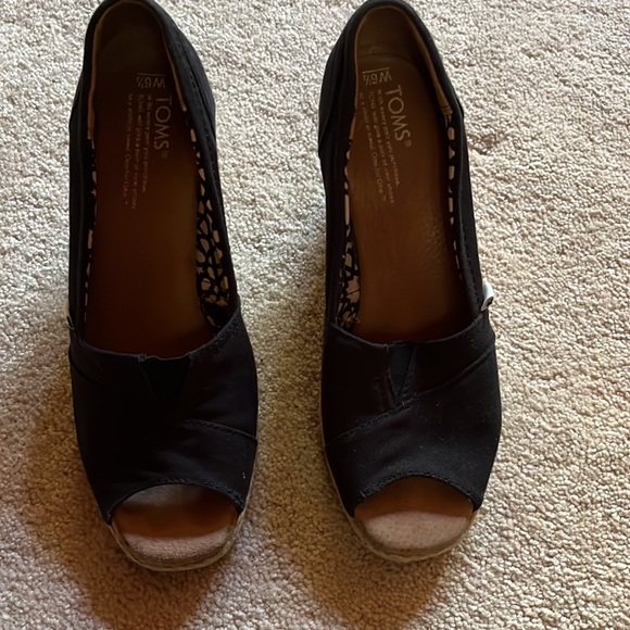 Toms Black Wedge Sandals - Picture 2 of 4